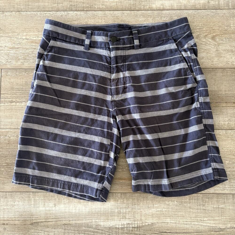Lululemon Golf Shorts Mens 34 Grey & Navy Striped Kahuna 2.0 Flat‎ Front Stretch